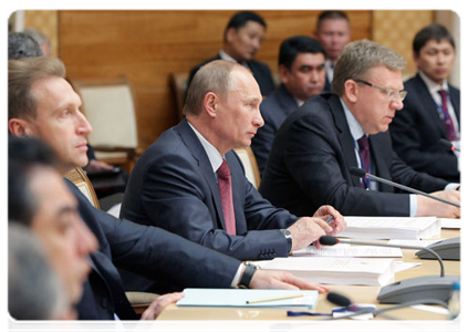 Prime Minister Vladimir Putin at an extended meeting of the EurAsEC Interstate Council|19 may, 2011|20:01
