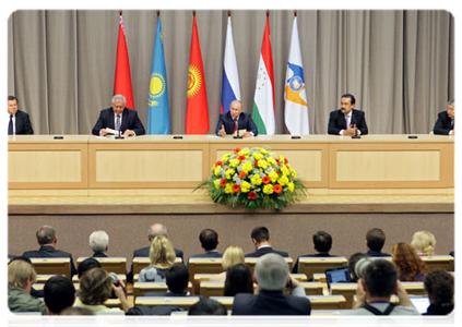 Vladimir Putin with his Belarusian and Kazakhstani counterparts during a news conference following the meetings of the EurAsEC Interstate Council and the Supreme Body of the Customs Union|19 may, 2011|22:08