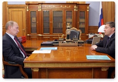 Prime Minister Vladimir Putin meets with  Tyumen Region Governor Vladimir Yakushev