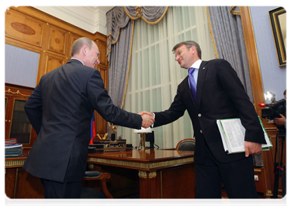 Prime Minister Vladimir Putin meets with Sberbank CEO German Gref|21 may, 2011|12:46