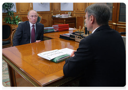 Prime Minister Vladimir Putin meets with Sberbank CEO German Gref|21 may, 2011|12:49