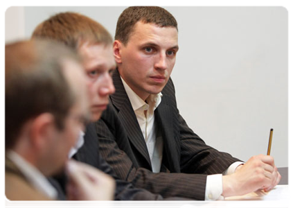 Local United Russia chairman at a United Russia public reception office in Pskov at a meeting with Prime Minister Vladimir Putin|23 may, 2011|16:55