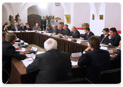 Prime Minister Vladimir Putin chairs an expanded meeting of the Presidium of the Presidential Council on the Development of Local Government in Pskov|23 may, 2011|17:33