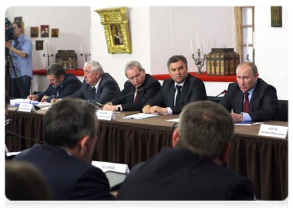 Prime Minister Vladimir Putin chairs an expanded meeting of the Presidium of the Presidential Council on the Development of Local Government in Pskov|23 may, 2011|17:33