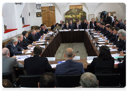 Prime Minister Vladimir Putin chairs an expanded meeting of the Presidium of the Presidential Council on the Development of Local Government in Pskov|23 may, 2011|17:33