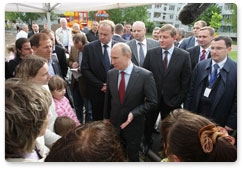 During a working visit to Pskov, Prime Minister Vladimir Putin inspects the city’s courtyards and talks to residents