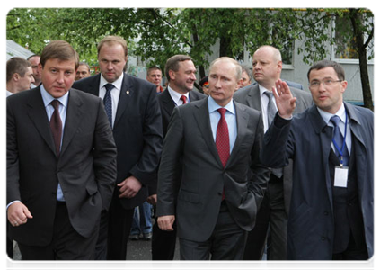 Prime Minister Vladimir Putin inspecting the city’s  courtyards during a working visit to Pskov|23 may, 2011|20:50