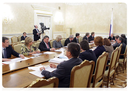 Председатель Правительства Российской Федерации В.В.Путин провёл совещание по основным подходам к формированию федерального бюджета на 2012 год и на плановый период 2013–2014 годов|24 мая, 2011|18:20