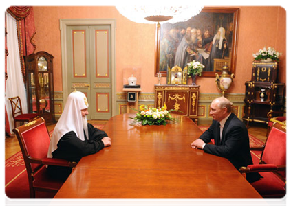 Prime Minister Vladimir Putin congratulates Patriarch Kirill of Moscow and All Russia on his name day|24 may, 2011|19:54