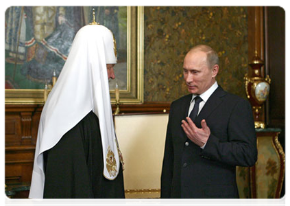 Prime Minister Vladimir Putin congratulates Patriarch Kirill of Moscow and All Russia on his name day|24 may, 2011|19:54