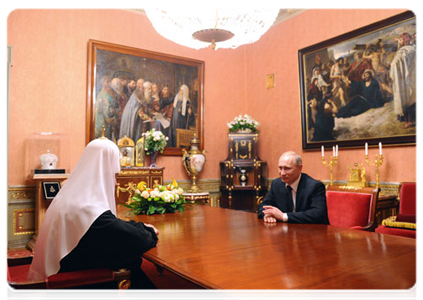 Prime Minister Vladimir Putin congratulates Patriarch Kirill of Moscow and All Russia on his name day|24 may, 2011|20:19