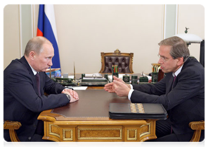 Prime Minister Vladimir Putin with head of the Federal Service for Financial Markets Dmitry Pankin|27 may, 2011|18:00