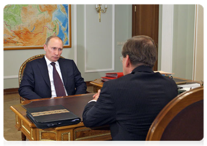 Prime Minister Vladimir Putin with head of the Federal Service for Financial Markets Dmitry Pankin|27 may, 2011|18:00