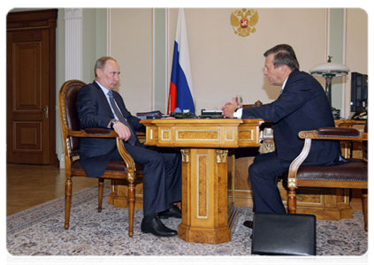 Prime Minister Vladimir Putin during a working meeting with First Deputy Prime Minister Viktor Zubkov|28 may, 2011|11:14