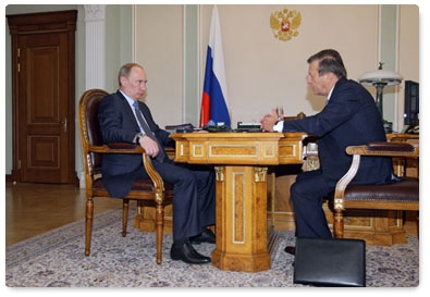 Prime Minister Vladimir Putin has a working meeting with First Deputy Prime Minister Viktor Zubkov