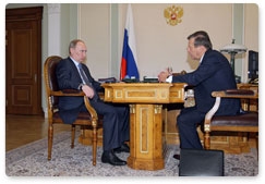 Prime Minister Vladimir Putin has a working meeting with First Deputy Prime Minister Viktor Zubkov