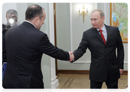 Prime Minister Vladimir Putin meets with Sergei Frank, general director of the state shipping company Sovcomflot|3 may, 2011|11:31