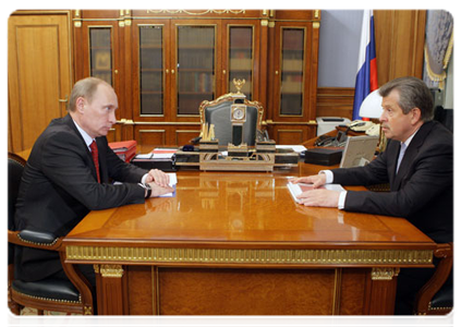 Prime Minister Vladimir Putin at a meeting with Yaroslavl Region Governor Sergei Vakhrukov|3 may, 2011|13:02