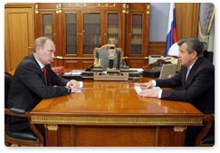 Prime Minister Vladimir Putin meets with Yaroslavl Governor Sergei Vakhrukov