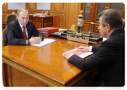 Prime Minister Vladimir Putin at a meeting with Yaroslavl Region Governor Sergei Vakhrukov|3 may, 2011|13:02