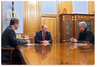 Prime Minister Vladimir Putin holds a meeting with Minister of Culture Alexander Avdeyev and Director of the State Hermitage Museum Mikhail Piotrovsky