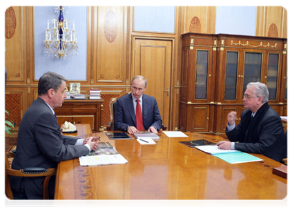 Prime Minister Vladimir Putin at a meeting with Minister of Culture Alexander Avdeyev and Director of the State Hermitage Museum Mikhail Piotrovsky|3 may, 2011|14:54