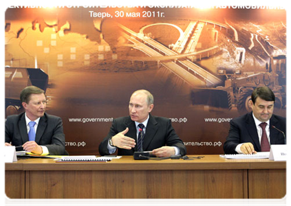 Prime Minister Vladimir Putin at a meeting in Tver on improving the efficiency of road construction and maintenance|30 may, 2011|16:39