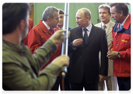 Prime Minister Vladimir Putin visits the Tverskoy Ekskavator plant|30 may, 2011|17:09