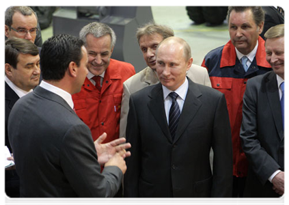 Prime Minister Vladimir Putin visits the Tverskoy Ekskavator plant|30 may, 2011|17:09