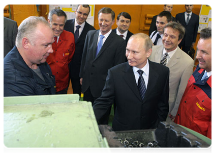 Prime Minister Vladimir Putin visits the Tverskoy Ekskavator plant|30 may, 2011|17:09