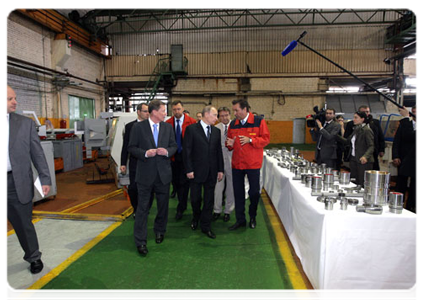 Prime Minister Vladimir Putin visits the Tverskoy Ekskavator plant|30 may, 2011|17:09