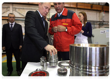 Prime Minister Vladimir Putin visits the Tverskoy Ekskavator plant|30 may, 2011|17:09