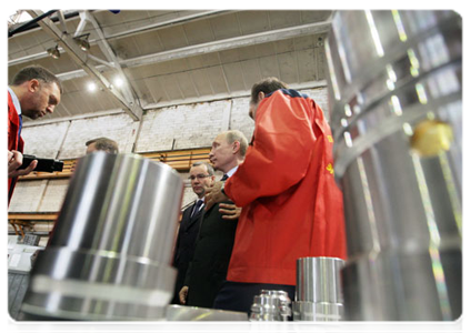 Prime Minister Vladimir Putin visits the Tverskoy Ekskavator plant|30 may, 2011|17:09