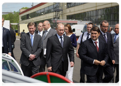 Prime Minister Vladimir Putin visits an exhibition of road-building technology and equipment|30 may, 2011|17:24