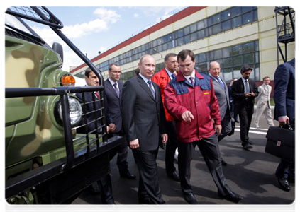 Prime Minister Vladimir Putin visits an exhibition of road-building technology and equipment|30 may, 2011|17:24