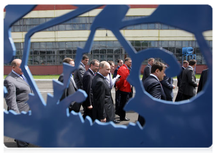 Prime Minister Vladimir Putin visits an exhibition of road-building technology and equipment|30 may, 2011|17:24