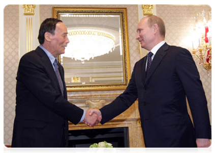 Prime Minister Vladimir Putin meeting with Chinese Vice-Premier Wang Qishan, who attended a meeting of the Russia-China Energy Dialogue|31 may, 2011|18:38