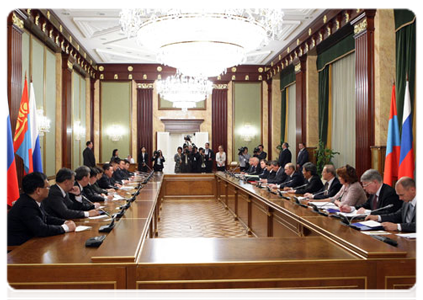 Prime Minister Vladimir Putin meets with Mongolian President Tsakhiagiin Elbegdorj|31 may, 2011|19:04