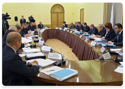 Prime Minister Vladimir Putin at a meeting of the government commission on the socio-economic development of the North Caucasus Federal District in Yessentuki|4 may, 2011|17:55