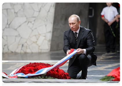 Prime Minister Vladimir Putin tours the Battle of Stalingrad open-air state memorial museum|6 may, 2011|17:19