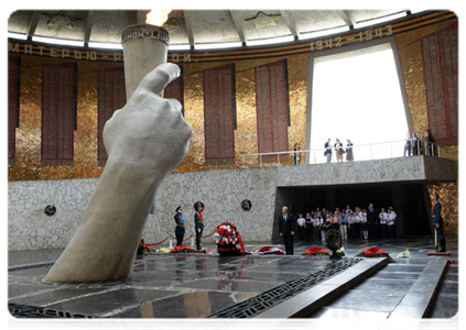 Prime Minister Vladimir Putin tours the Battle of Stalingrad open-air state memorial museum|6 may, 2011|17:19