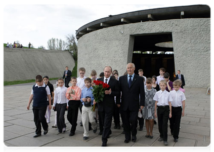 Prime Minister Vladimir Putin tours the Battle of Stalingrad open-air state memorial museum|6 may, 2011|17:19