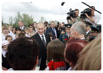 Prime Minister Vladimir Putin tours the Battle of Stalingrad open-air state memorial museum, where he met with veterans of the Great Patriotic War|6 may, 2011|17:20