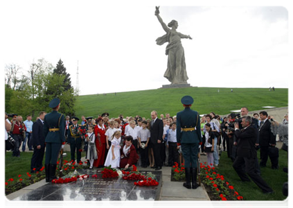 Prime Minister Vladimir Putin tours the Battle of Stalingrad open-air state memorial museum, where he met with veterans of the Great Patriotic War|6 may, 2011|17:20