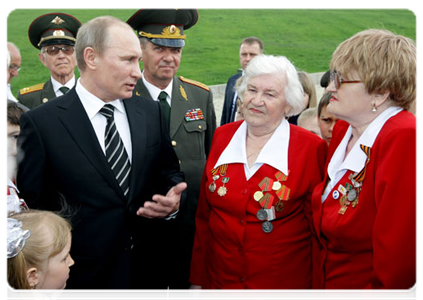 Prime Minister Vladimir Putin tours the Battle of Stalingrad open-air state memorial museum, where he met with veterans of the Great Patriotic War|6 may, 2011|17:20