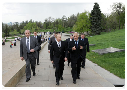 Prime Minister Vladimir Putin tours the Battle of Stalingrad open-air state memorial museum, where he met with veterans of the Great Patriotic War|6 may, 2011|17:20