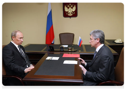 Prime Minister Vladimir Putin meeting with Volgograd Region Governor Anatoly Brovko|6 may, 2011|21:22