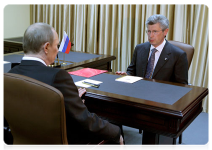 Volgograd Region Governor Anatoly Brovko at a meeting with Prime Minister Vladimir Putin|6 may, 2011|21:22