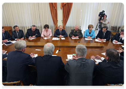 В.В.Путин провёл встречу с членами координационного совета ОНФ|7 мая, 2011|19:13