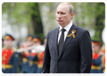 Prime Minister Vladimir Putin at wreath-laying ceremony at the Tomb of Unknown Soldier|8 may, 2011|13:45